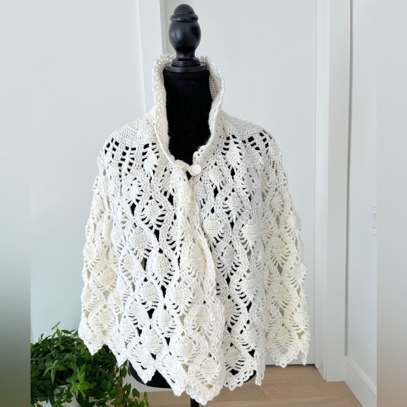 HANDMADE Crochet Cape Poncho Lacy Cream Colour Collar Button Closure Scallop Hem - Picture 5 of 13